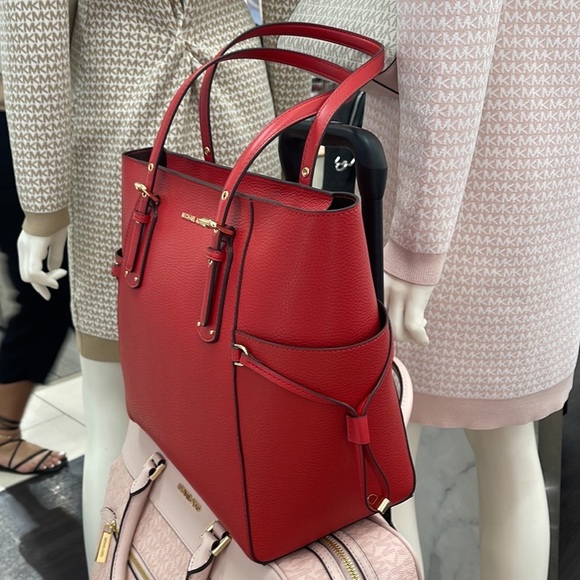 MICHAEL KORS VOYAGER FLAME EAST WEST TOTE LEATHER
30H1GV6T8L NWT - Picture 12 of 16